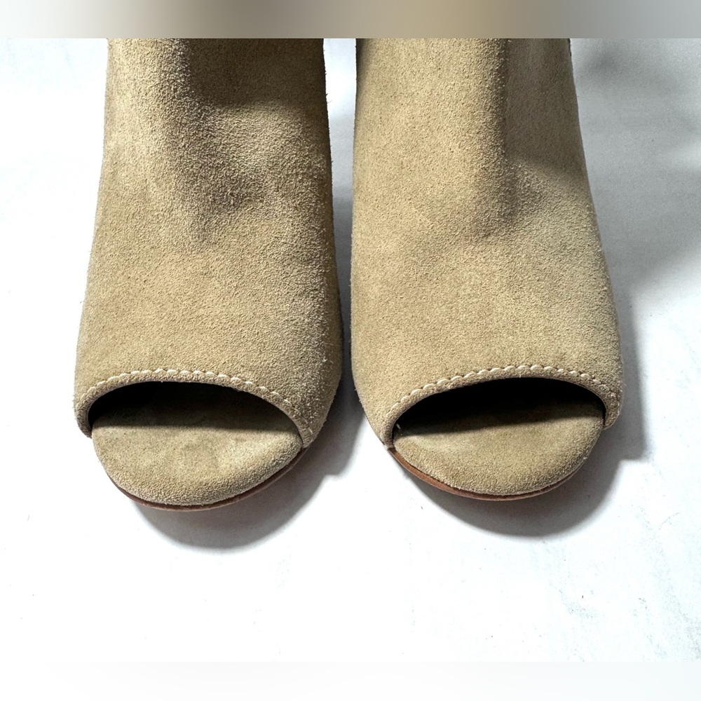 Women's Marc Fisher Taupe Suede Novice Peep Toe Ankle Bootie 8M Fringe Zipper - Picture 5 of 16